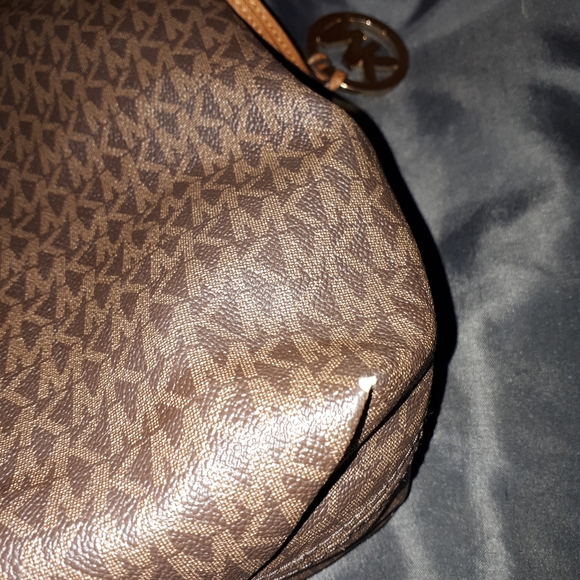 MICHAEL KORS~ Chain Tote - Picture 6 of 12